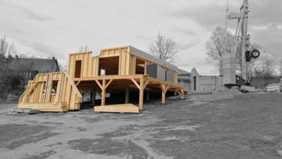 maison-ossature-bois-vide-sanitaire-poteaux-bois