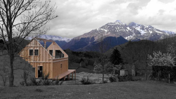 ossature bois maison montagne sur pilotis