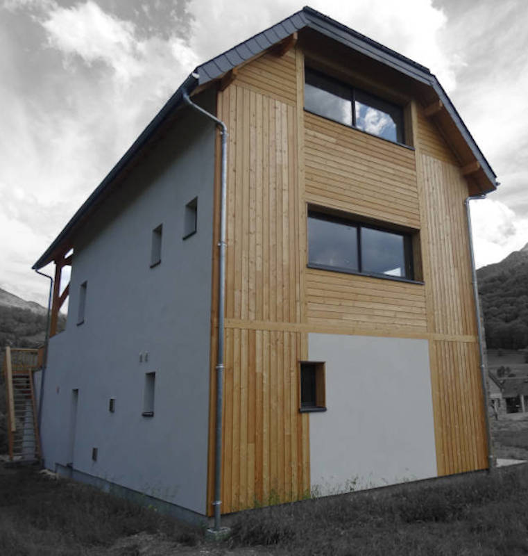 bardage bois avec enduit sur maison ossature bois montagne