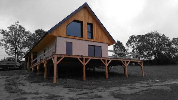 maison ossature bois sur plot béton